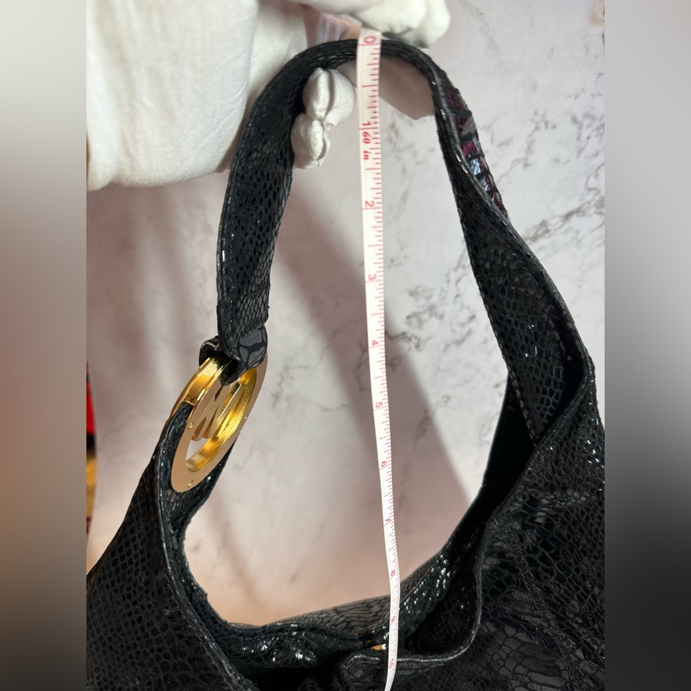 MICHAEL KORS HOBO BAG with GOLD MK LOGO - Picture 9 of 9